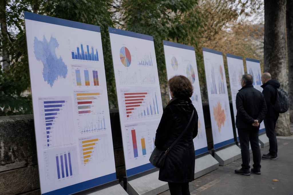 Tableaux comparatifs affichant chiffres et graphiques de villes francaises
