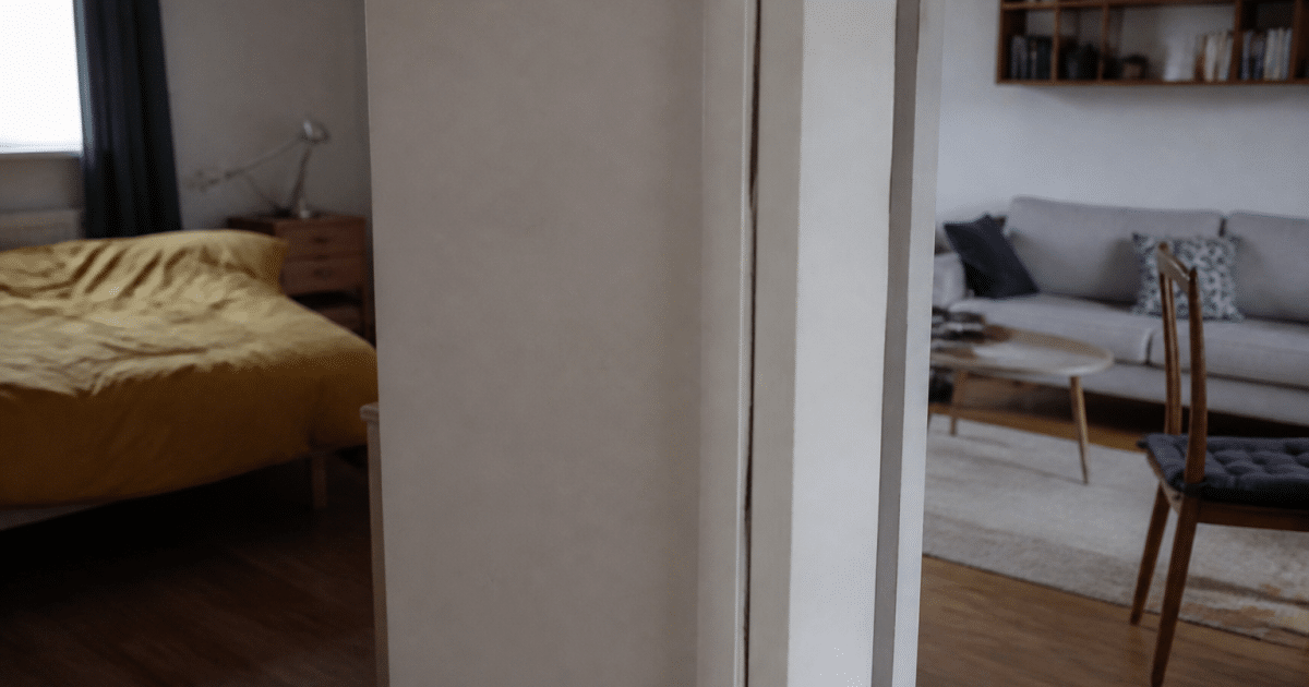Cloison fine entre deux pieces avec isolation insuffisante