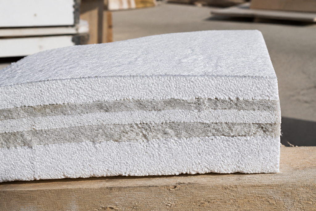 Isolant blanc coupe montrant couches epaisses